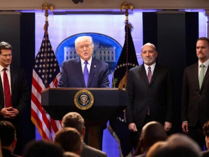 关税被判违宪 特朗普签行政令加征10%全球进口关税