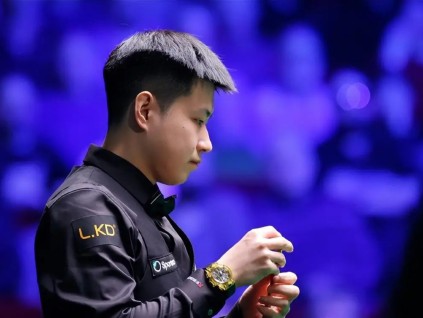 中国斯诺克球员赵心童接连夺冠 世界排名升至第五位