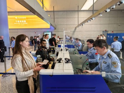 去年免签入境外国人增长近50% 旅客消费达1311亿美元