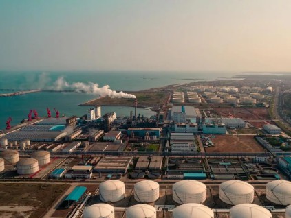 霍尔木兹海峡油运大降九成 中东产油国恐被迫减产