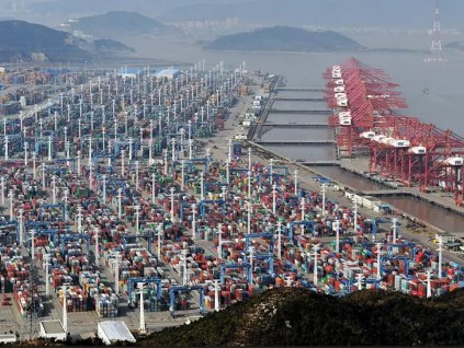 美媒：中国经济全球占比萎缩 与美国差距扩大