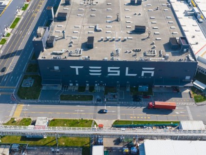 特斯拉中国：上海超级厂目前无量产机器人计划