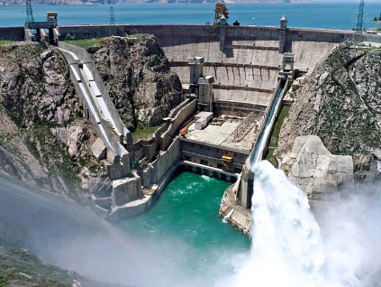 中国首个全国产控制系统 水光互补发电项目投运