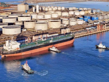 霍尔木兹海峡持续封锁 全球原油库存料降至不足100天需求量