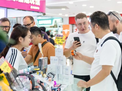欧洲人爱到中国避暑 机票销量暴增 华强北「降温神器」卖到缺货