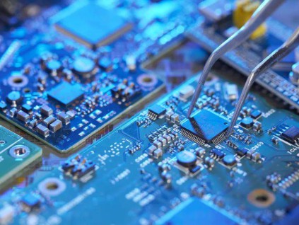 中国集成电路上半年出口额增88.7% 电子元件增62.6%