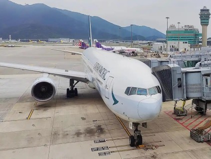 香港国泰航空上半年净利激增七成 16年来最佳表现