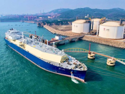 波斯湾石油巨头斥资数十亿美元 建设绕开霍尔木兹海峡的输油通道
