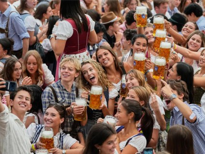 慕尼黑啤酒节热闹揭幕 估涌600万人潮 德国用AI加强维安
