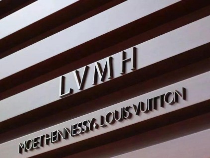 ‌LVMH股价创2020年以来新低 奢侈品巨头为何走弱