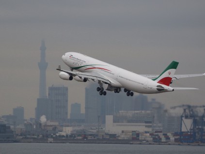 美媒：伊朗航空业陷新困局 海空运输面临双重挤压