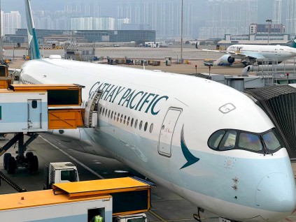国泰航空迪拜利雅得客运航班再取消至明年元月底