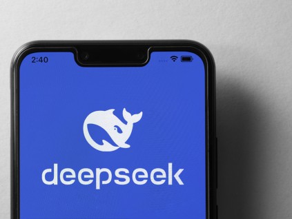 DeepSeek发布「小更新」竟又创下加州大学AI评比纪录